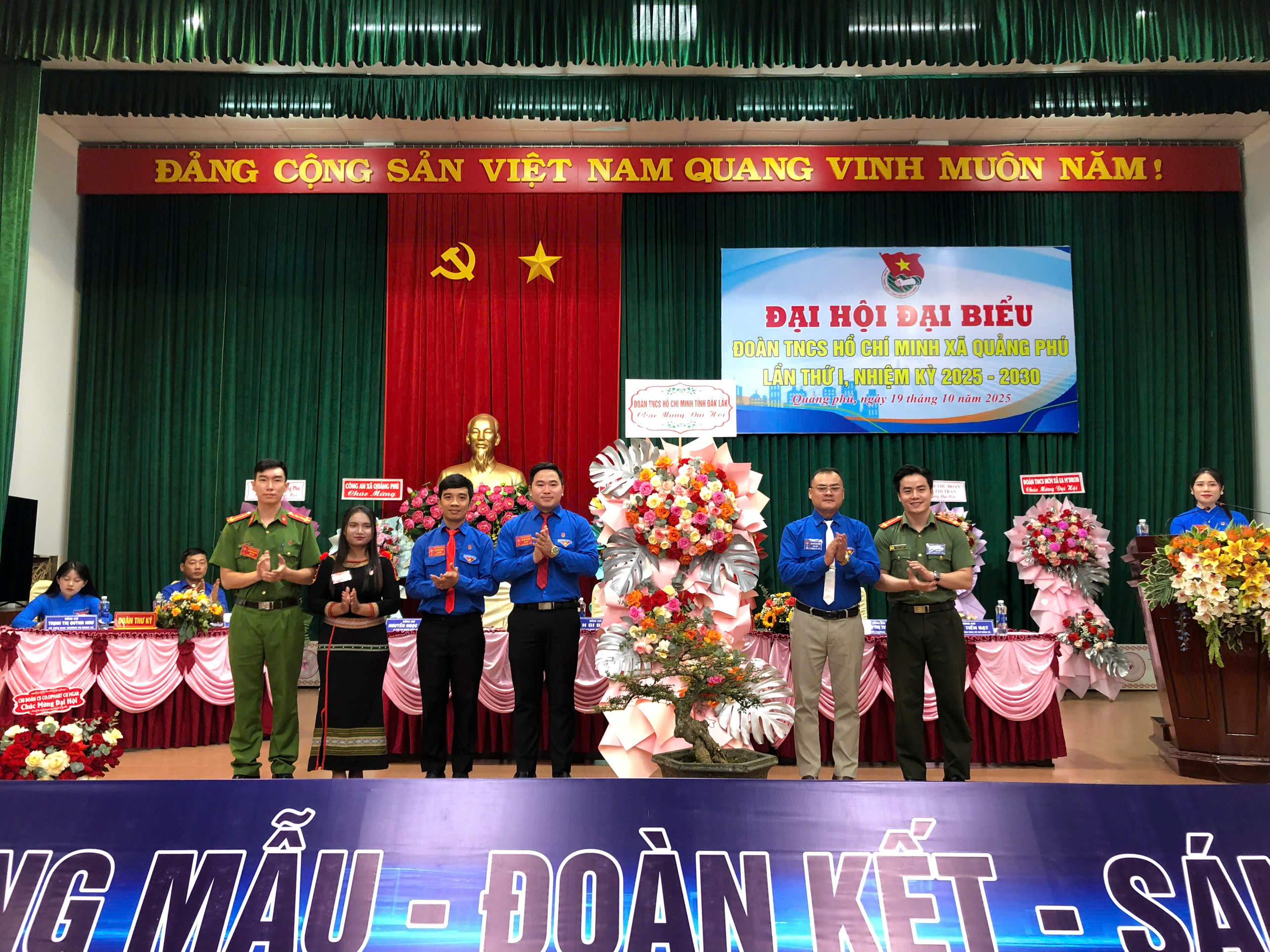lãnh đạo đoàn cấp trên